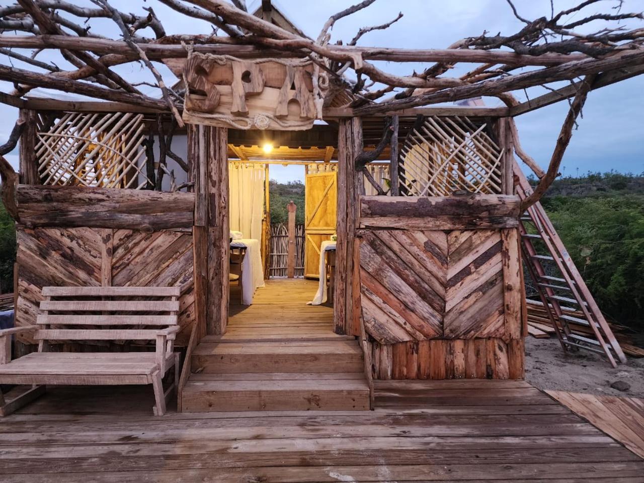 Glamping Ecolodge Cueva De Las Aguilas Педерналес Экстерьер фото