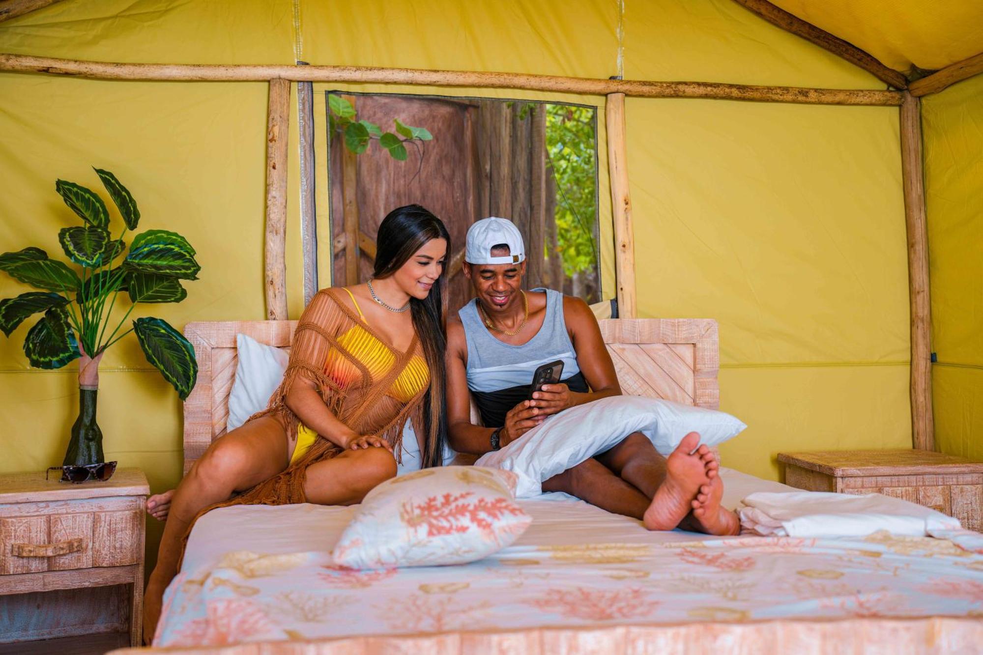 Glamping Ecolodge Cueva De Las Aguilas Педерналес Экстерьер фото