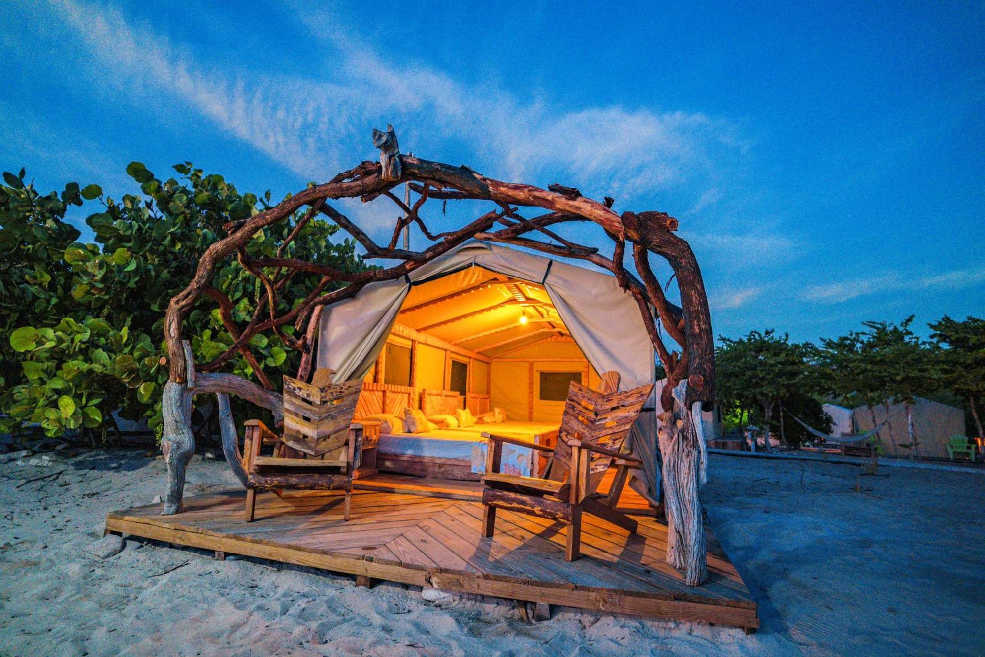 Glamping Ecolodge Cueva De Las Aguilas Педерналес Экстерьер фото