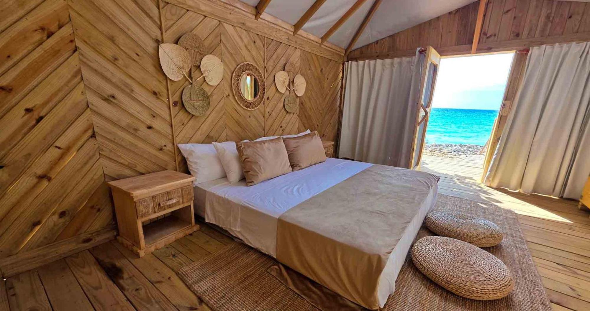 Glamping Ecolodge Cueva De Las Aguilas Педерналес Экстерьер фото