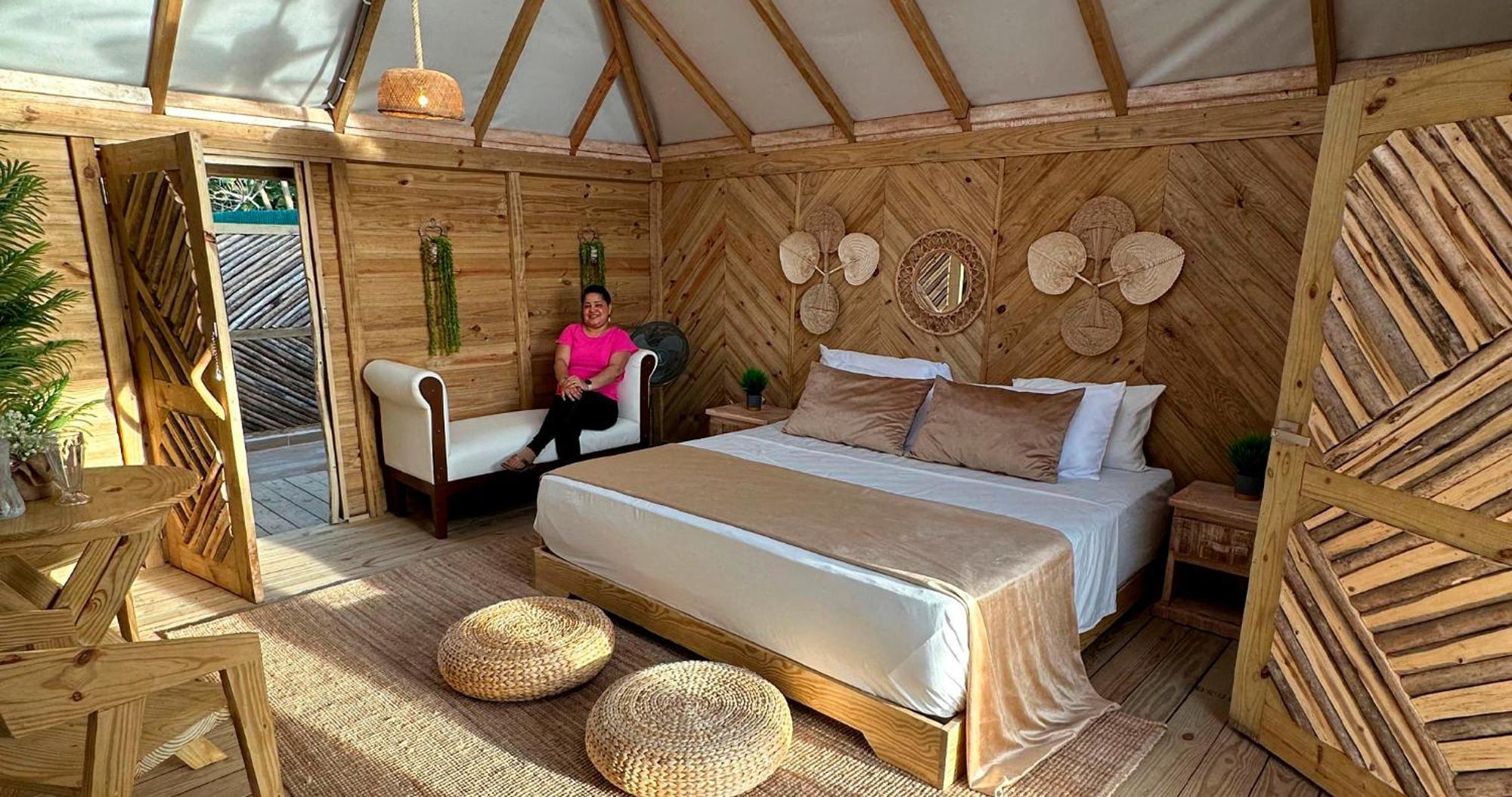 Glamping Ecolodge Cueva De Las Aguilas Педерналес Экстерьер фото